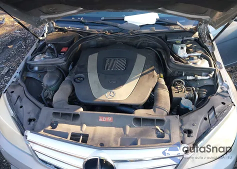 2010 Mercedes-Benz C 300 Luxury 4Matic/Sport 4Matic из США, поврежденный, VIN WDDGF8BB7AR105065